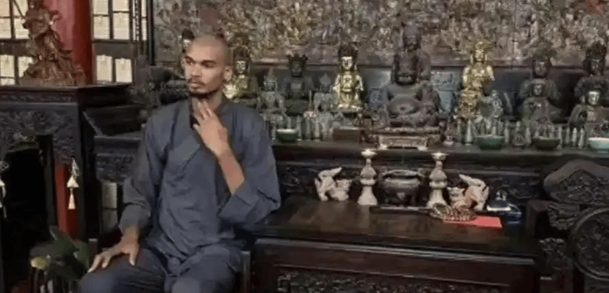 文班亚马“剃度出家”目前正在少林寺闭关修行