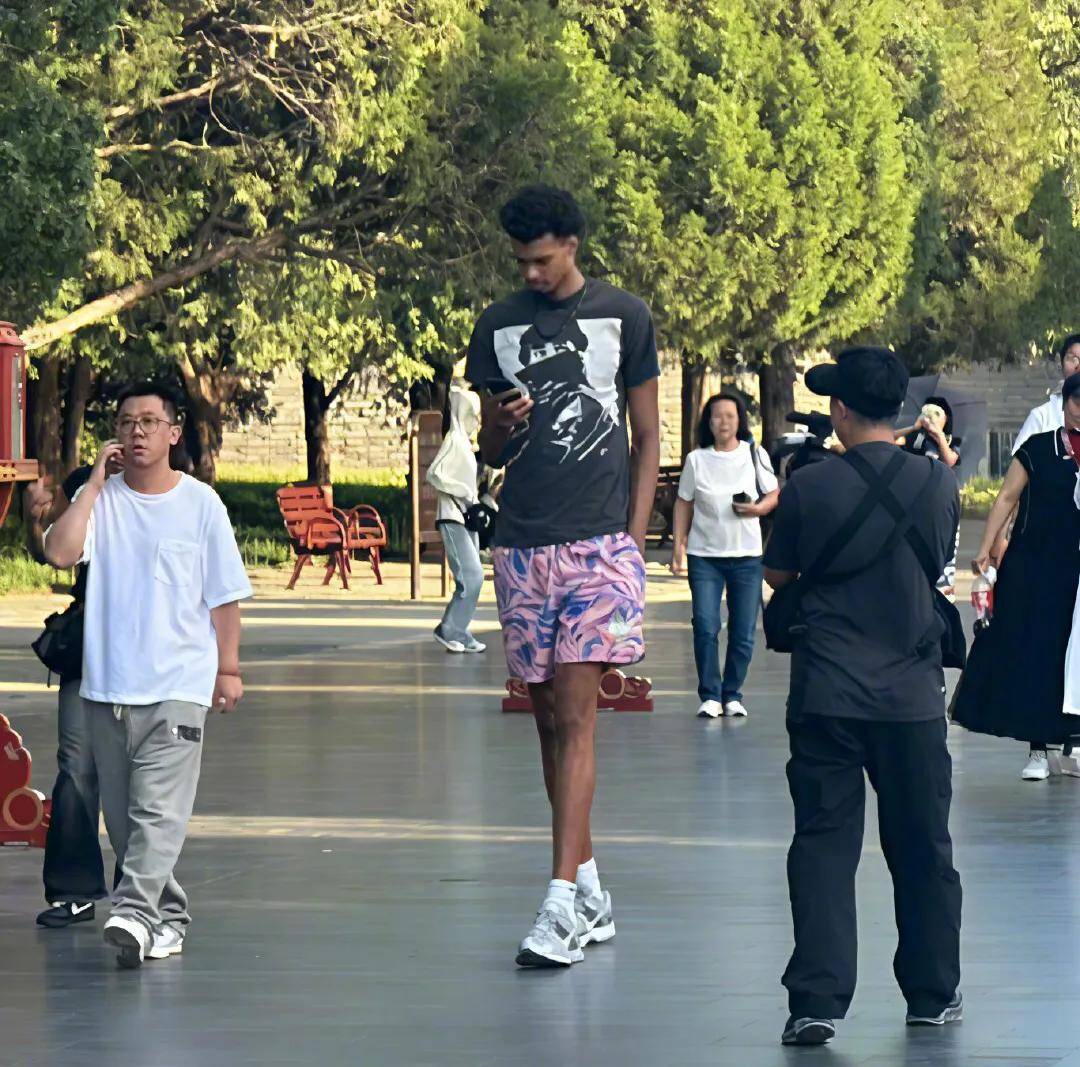 文班亚马“剃度出家”目前正在少林寺闭关修行