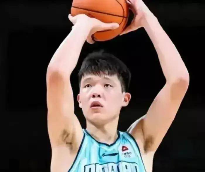 九游娱乐官网入口-余嘉豪出战18分钟，投篮2中1得到4分5篮板2助攻1抢断的简单介绍
