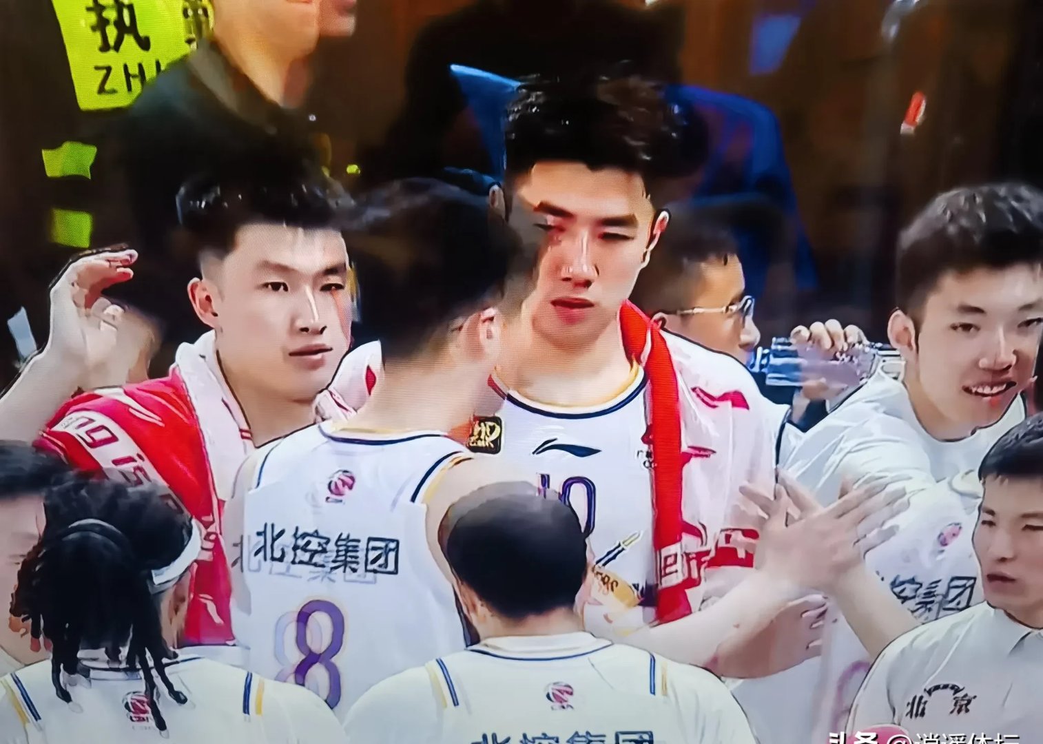 合同到期，余嘉豪下家3选1，张庆鹏上任北控，勇士悍将加盟中国