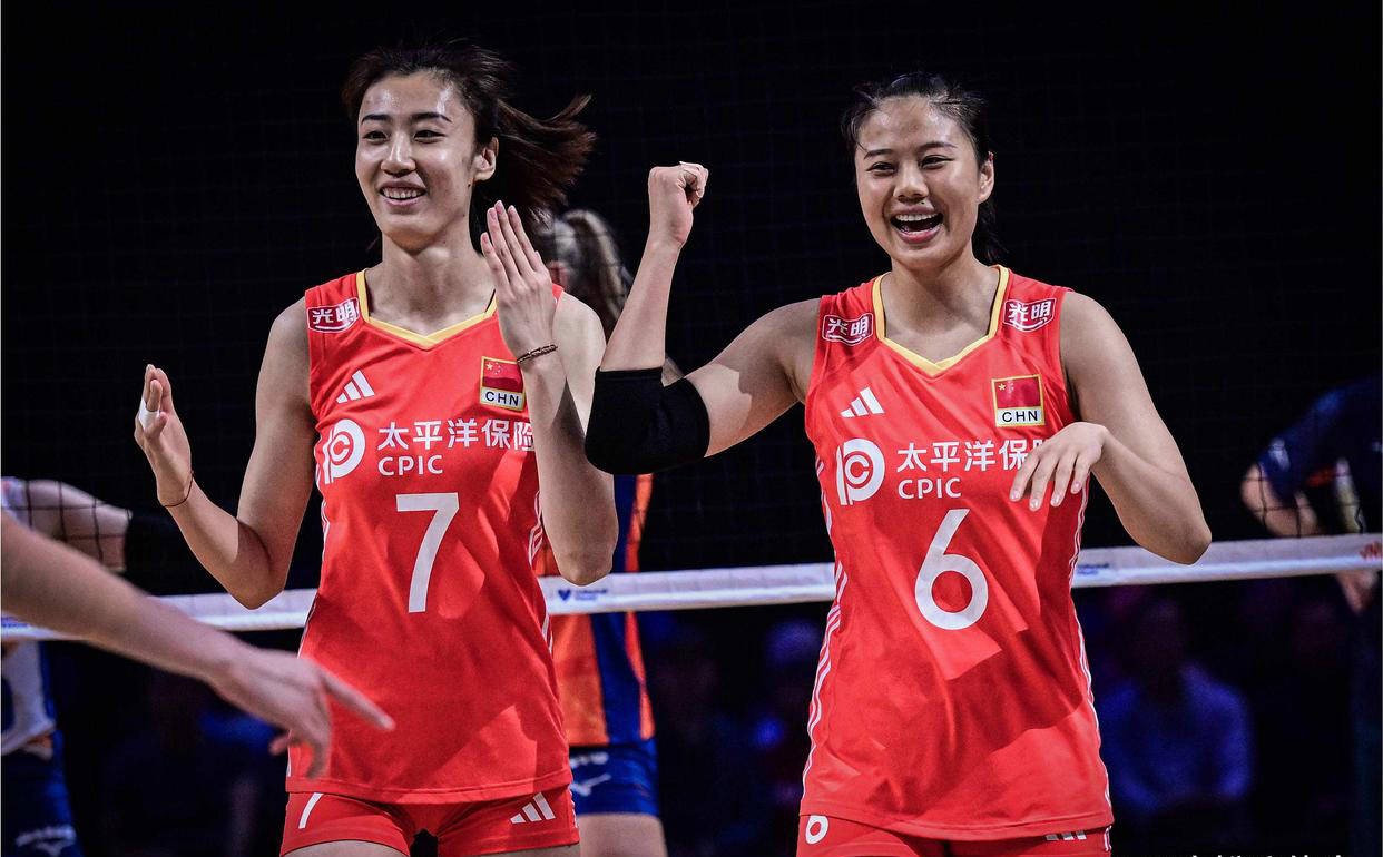 惊天大逆转！世联赛-中国女排3-2美国队