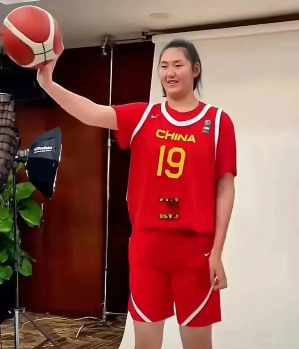 九游娱乐官方网站-包含颁奖仪式：中国女篮领铜牌全队严肃杨舒予王思雨等多人难过落泪的词条
