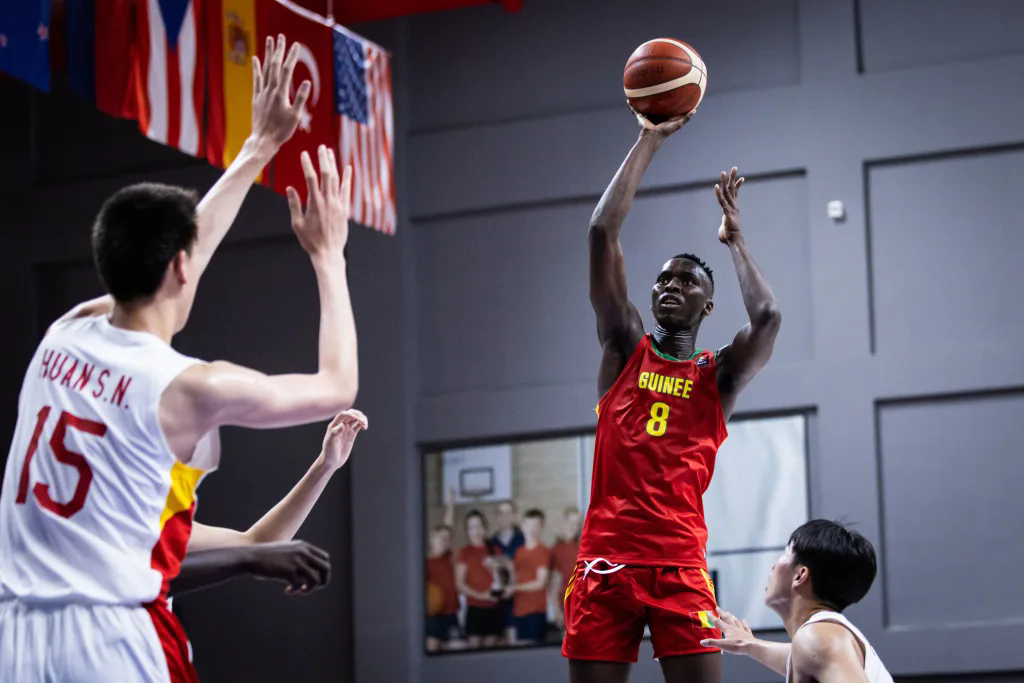 郇斯楠应留国内打磨NCAA调教中锋无耐心的简单介绍