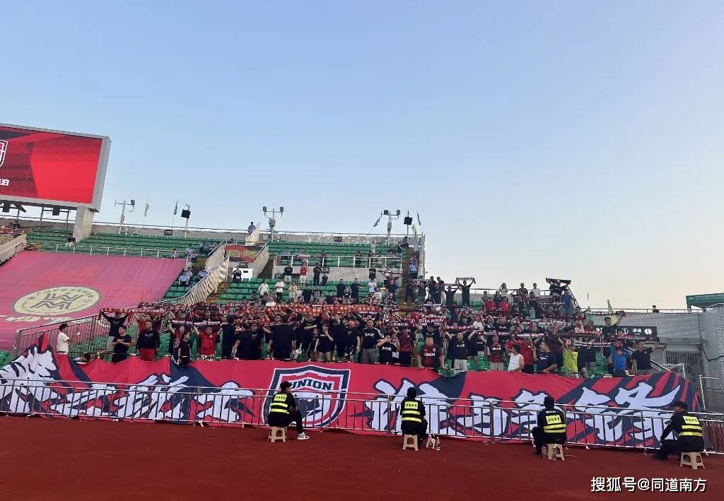 重庆力帆客场胜利，保持领跑积分榜的简单介绍